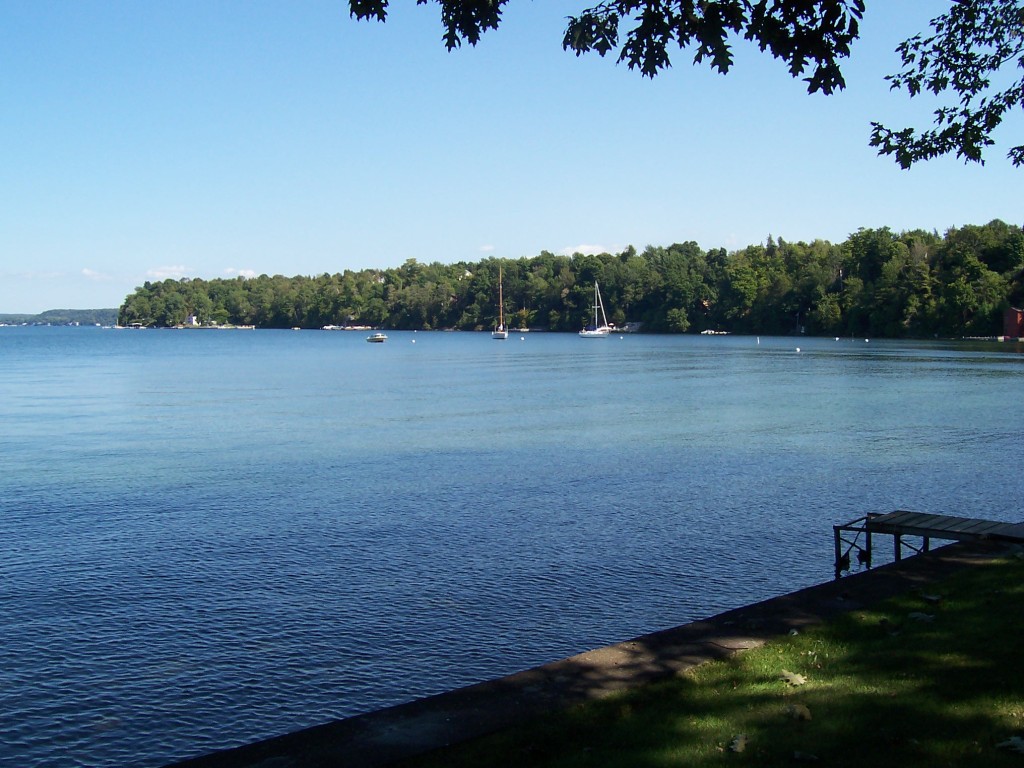 A lovely picture of the bay on a clear day at high tide